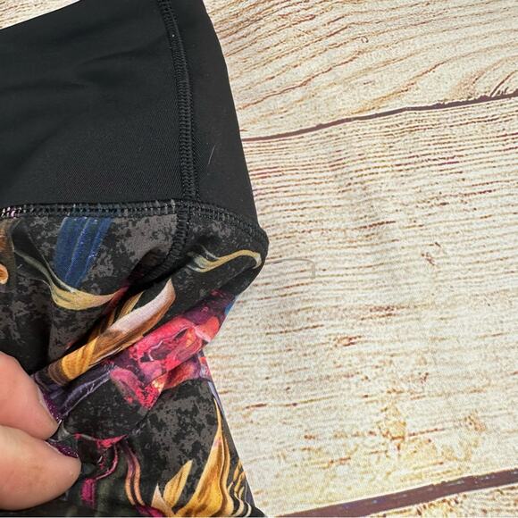 Lululemon Speed up Jungle Birds of Paradise Print Running Shorts / BLACK - Picture 2 of 7